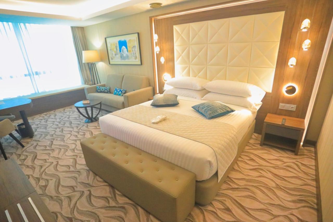 Az Hotels Grand Oran Es Senia Esterno foto