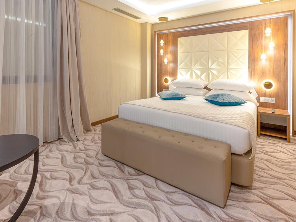 Az Hotels Grand Oran Es Senia Esterno foto