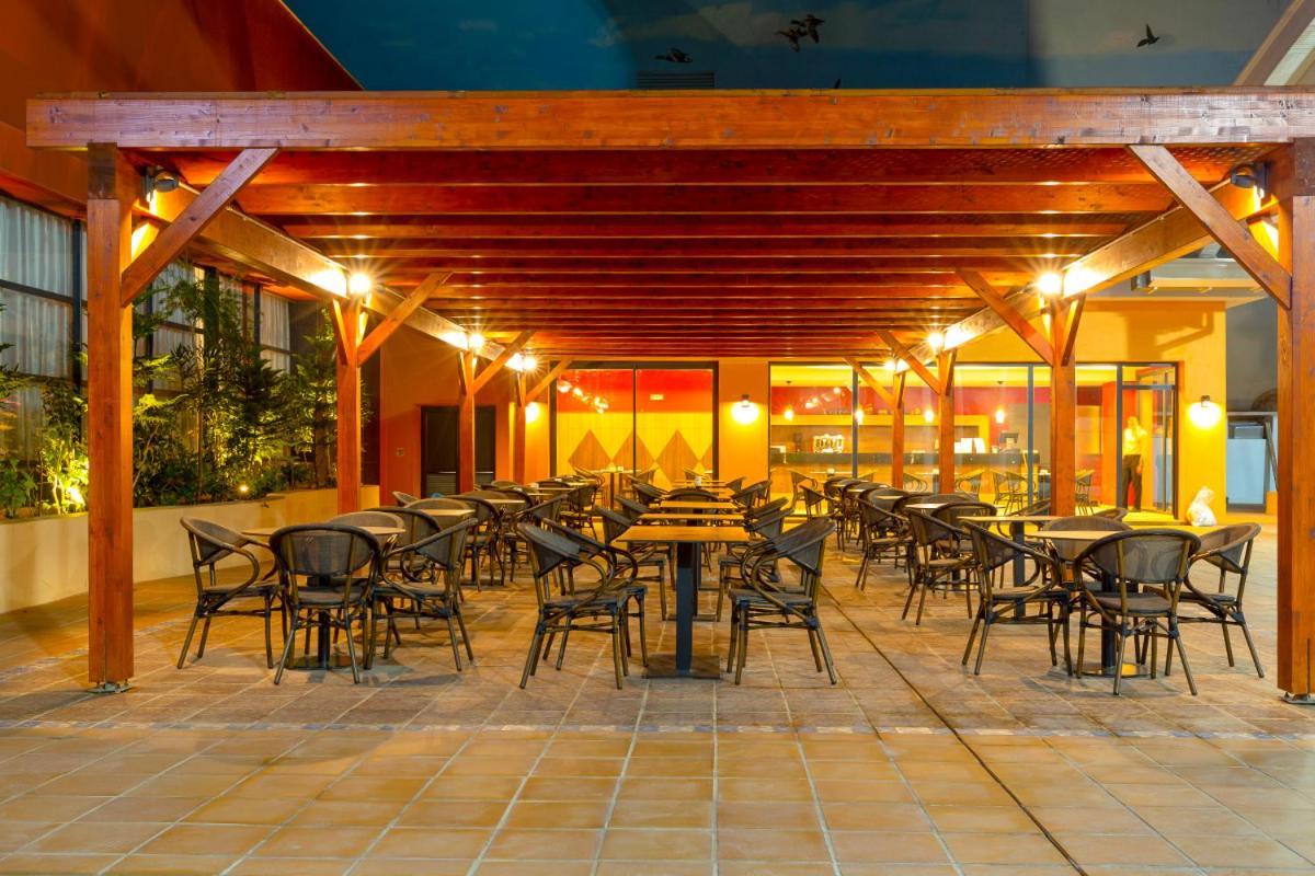 Az Hotels Grand Oran Es Senia Esterno foto